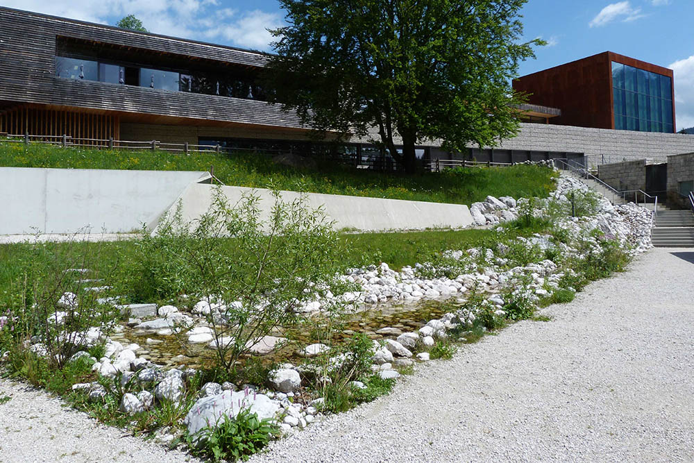 Water place outdoor area house of mountains